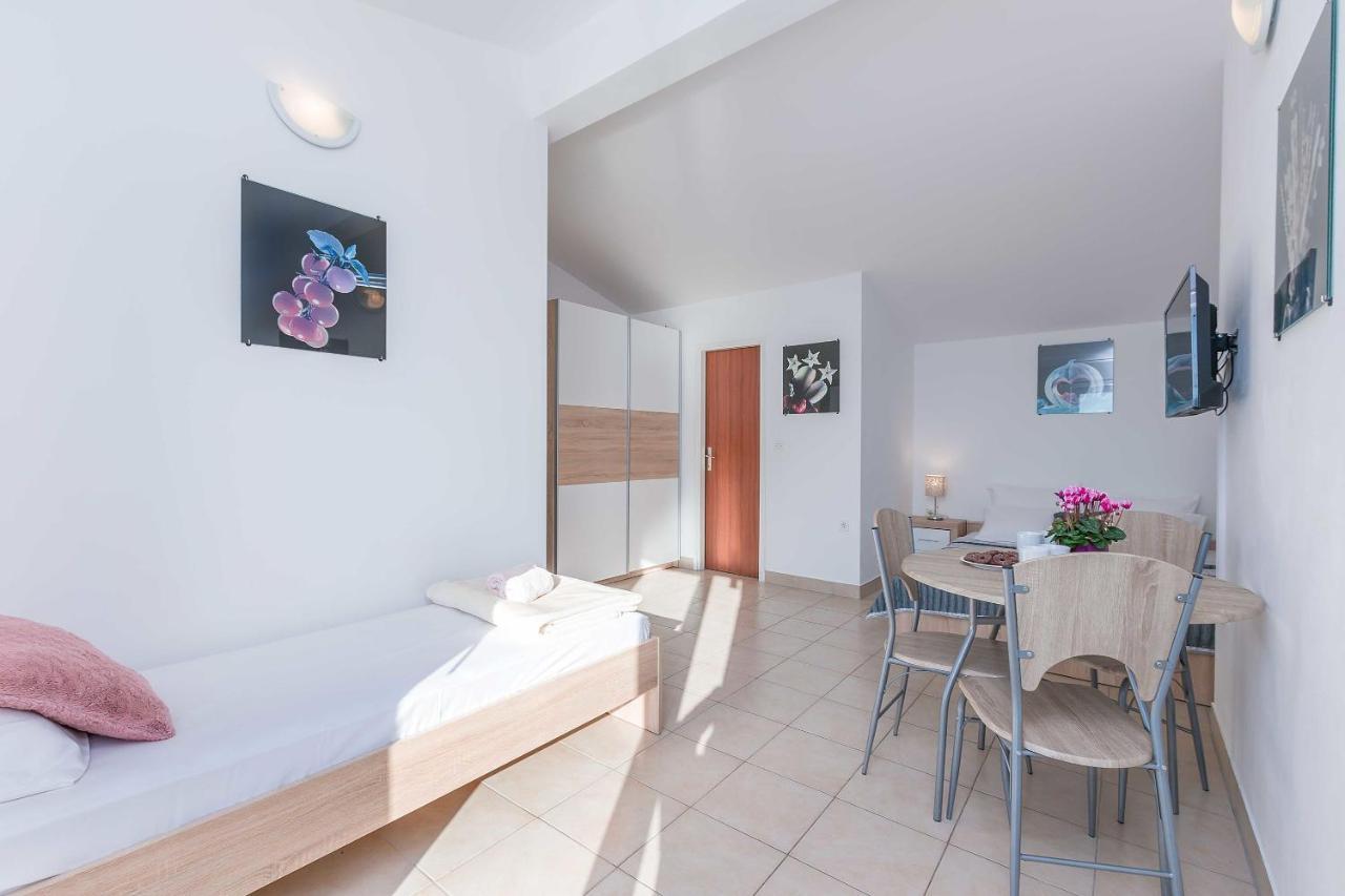 Apartmani Neno Lokva Rogoznica Exterior photo